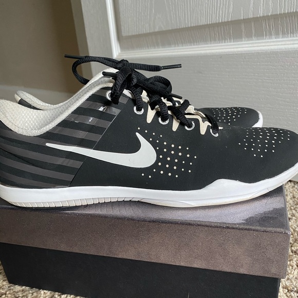 Black Nike Fitsole Tennis Shoes - Picture 2 of 5